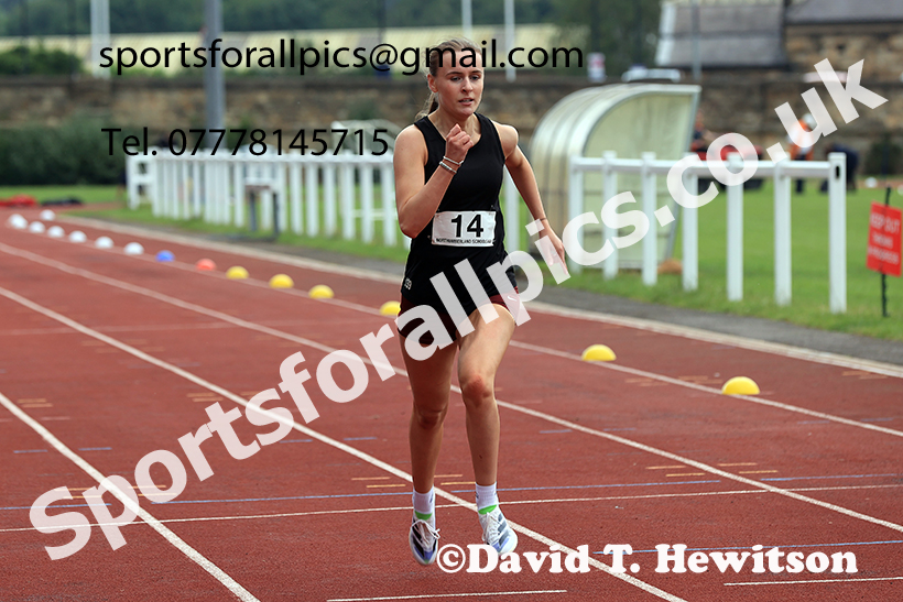Girls 200 metres, 2025 Northumberland Schools Track and Fields, Wentworth, Hexham. Photo: David T. Hewitson/Sports for All Pics